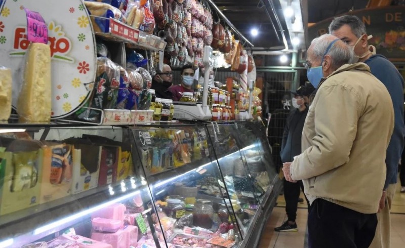 Los comercios esenciales vuelven a abrir hasta las 20